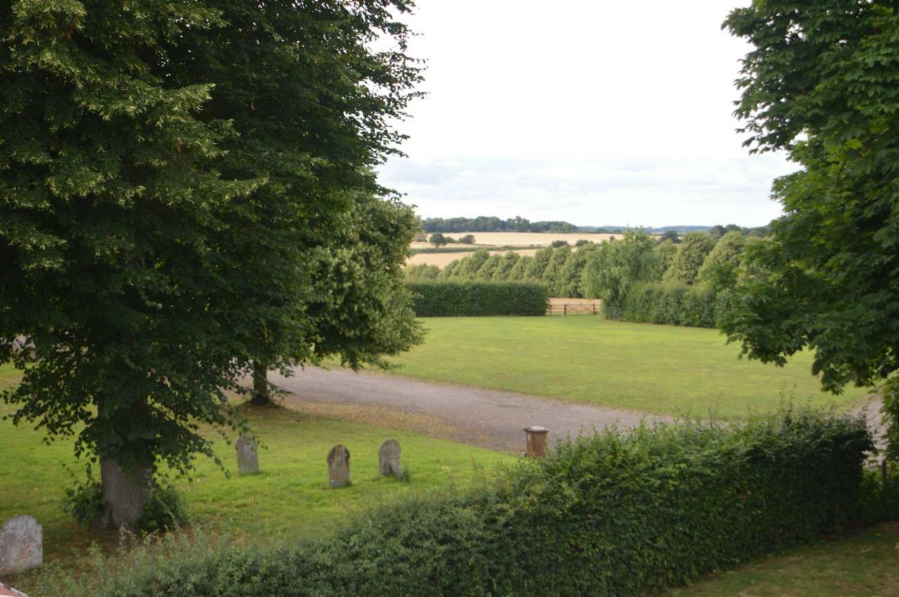 Отель Tarras Little Hadham Экстерьер фото